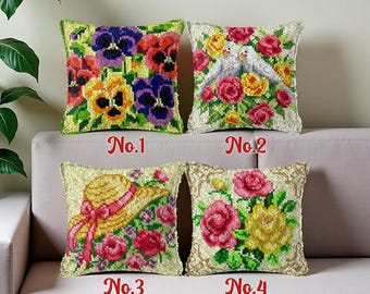 Latch Hook Pillow Kit: Garden Flowers, Pre-Printed Canvas (43x43cm)
