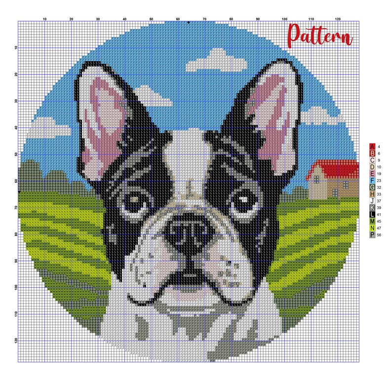 Op de afbeelding: Een kruissteekpatroon met het gezicht van een Franse Bulldog, tegen een blauwe lucht met wolken en een groen veld. Het woord "Pattern" is in rood script geschreven. Het ontwerp bevat een klein huis.