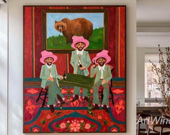 Dipinto di scena d'interni figurativa di un cowboy western stravagante, tre uomini con cappelli rosa, arte murale folk surreale e audace