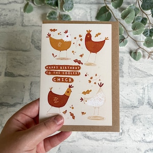 Feliz aniversário para a garota mais legal - Cartão de aniversário de galinha - Galinhas fofas - Mama de galinha - Ilustração fofa - Soderlightful