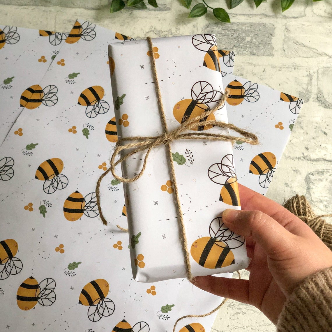 Happbee Giftwrap Bee Wrapping Paper Cute Wrapping Etsy UK