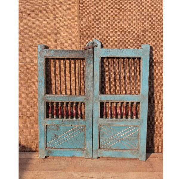 porte pour chien/ Fenêtre en bois avec jali en fer/ Porte de grange/ Porte de ferme/ Porte des tout-petits/ Meuble indien