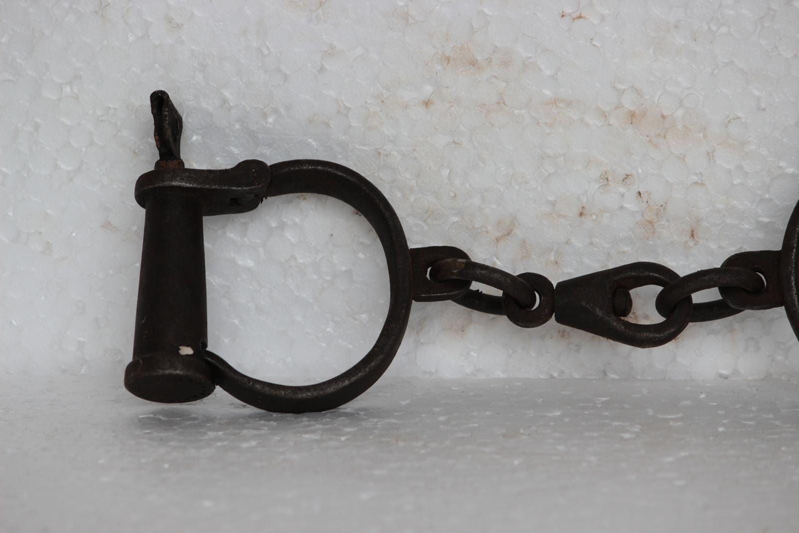 希少　手錠　HANDCUFF 鍵付き 金属製　日本製　昭和　当時　ビンテージ il_fullxfull.6383876729_koj2.jpg