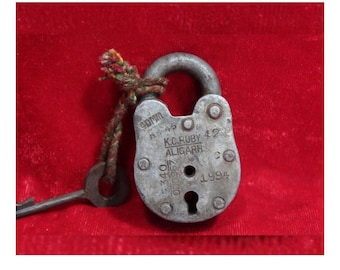 IJzeren slot en sleutel oud vintage antiek verzamelobject