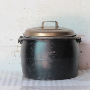Old Vintage 5Quarts Cast Iron Pot Antique Home Decor Collectible Made in England