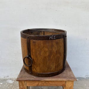 Alter antiker primitiver antiker Holztopf, Vintage Blumentopf aus Holz, Vintage Holzmaserung Messtopf, Gartentopf aus Holz