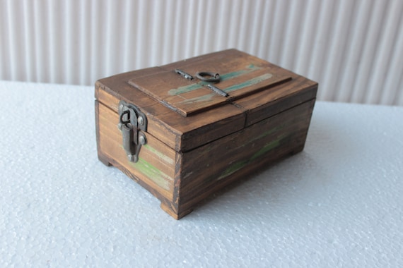 Vintage Handmade Wooden Shaving,  Makeup Box With… - image 2