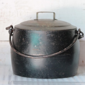 Old Vintage 2 Gallons Falkirk Cast Iron Pot Antique Collectible Made in England