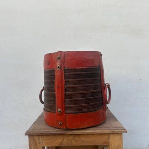 Primitiver antiker Holztopf, Vintage Blumentopf aus Holz, Vintage Holzmaserung Messtopf, Gartentopf aus Holz, Tischpflanzer M-A