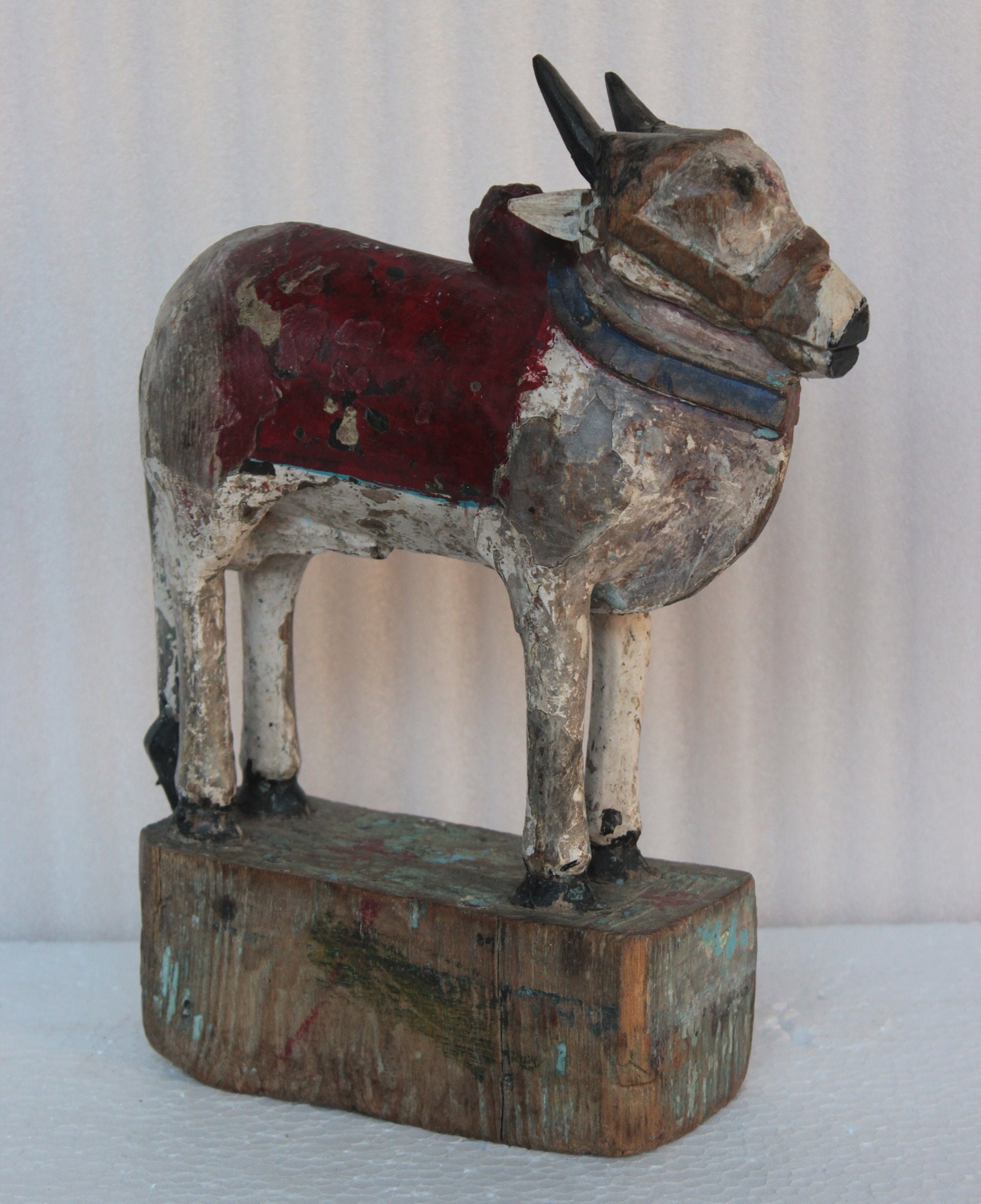Carved Teak Nandi Bull Toy From Rajasthan - Ca 1920 Carved Teak Nandi Bull Toy From Rajasthan - Ca 1920
