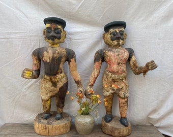 Par de figuras de hombres de aldea de madera antigua asiática, figuras coleccionables antiguas raras, escultura de estatua humana india de madera.