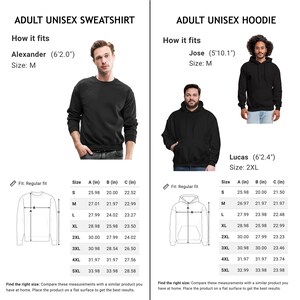 Op de afbeelding: Maattabel voor unisex sweatshirts en hoodies voor volwassenen. De tabel toont de afmetingen in inches voor verschillende maten, waaronder S, M, L, XL, 2XL, 3XL, 4XL en 5XL. De tabel bevat ook het type pasvorm, dat regular fit is.