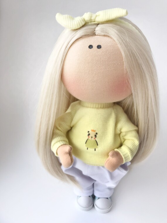 doll turns head