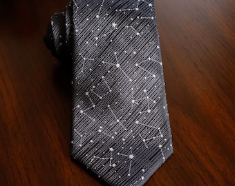 Corbata con mapa estelar, corbata jacquard con constelaciones celestiales en tonos negro carbón y pizarra, elegante corbata de novio para bodas, regalo de astronomía para hombres