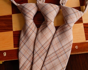 Corbata a cuadros color marrón camel cálido para niños: Conjunto de oso de anillos para boda de otoño, corbata escolar preppy con banda elástica ajustable, regalo para niños.