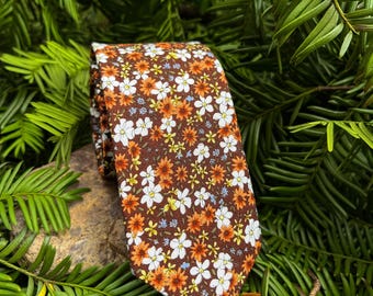 Mens Floral Tie,Rust Brown Tie,Burnt Orange Daisy Skinny Tie,Rustic Wedding Tie,Groomsmen Gift Neckties,Groom Tie,Weddings Ties,Gift for Him