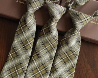 Corbata a cuadros verde oliva para niños, corbata de tartán preanudada para niños y niñas, traje de portador de anillos de boda, corbata de uniforme escolar preppy, regalo para niños.