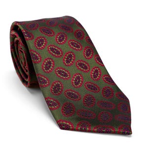 Puede incluir: Una corbata de seda verde con un patrón repetido de óvalos rojos y morados.