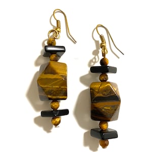 Geometrische oorbellen - lange hangers - desigual - etnisch - halfedelstenen - tijgeroog - cadeau idee - handgemaakt
