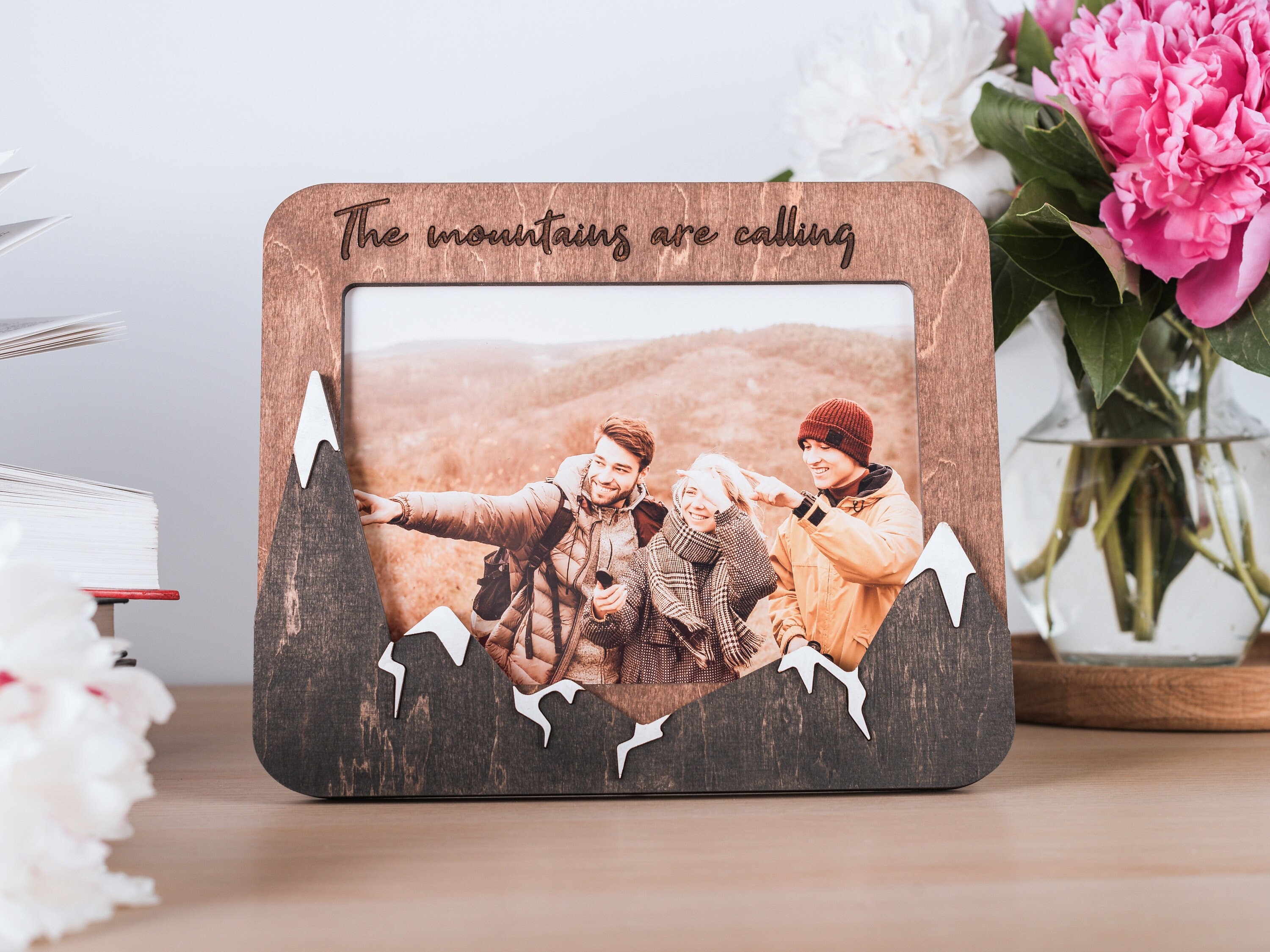 Personalized mountain photo frame Gift for hiker Custom color mountain peaks picture frame Mountain outline wood wall decor Landscape 4x6