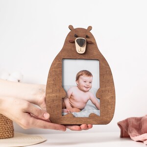 Personlig fotoram för bebisar Barnfotoram Barnrumsdekor Babyshowerpresent 4x6 träram Anpassat familjefoto Nyföddpresent bild 3
