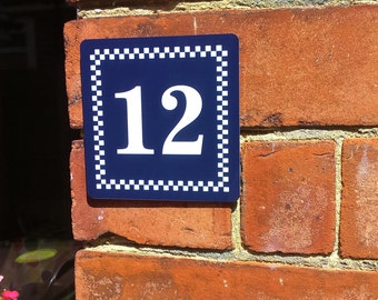 Checkers navy blau personalisiertes Aluminium Hausschild, Nummer, Name, Adresse, Hausschild, Geschenk
