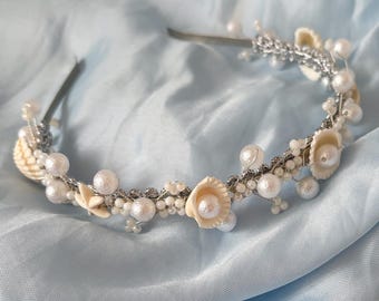 Delicate Seashell & Pearl Bridal Headpiece, Beach Wedding Hair Accessory, Mermaid Crown Headband