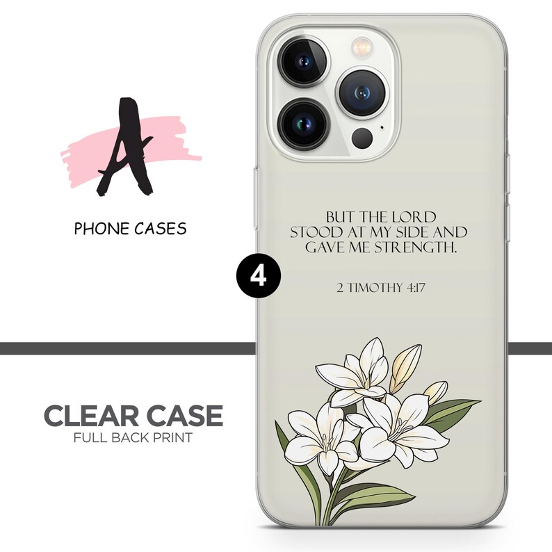 Op de afbeelding: Transparante telefoonhoes met een wit bloemenontwerp en de tekst "BUT THE LORD STOOD AT MY SIDE AND GAVE ME STRENGTH. 2 TIMOTHY 4:17"