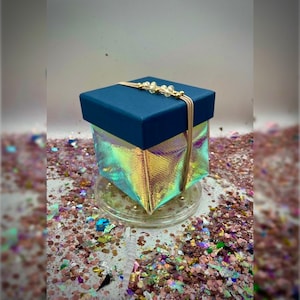 Medium Surprise box Glitter Bomb Anonamous prank package image 1