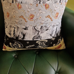 Coussin sur le thème magique - Magie - Sorcière - Baguette magique - Magicien - Chambre d'enfant - Salle de jeux d'enfants