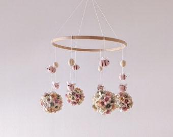 Mobile abeilles et fleurs. Nursery bees mobiles. Baby crib mobile. Made in France.