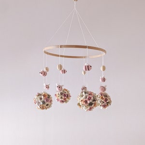 Mobile bees and flowers. Nursery bees mobiles. Baby crib mobile. Made in France.