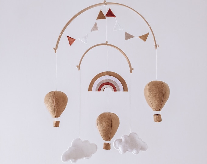 Mobile montgolfières. Mobile bébé. Cadeau de naissance. Baby shower.