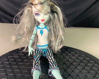 Eerste golf Frankie Stein uit 2008, doodvermoeide Monster High-pop