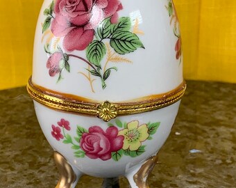 Porcelain egg trinket box treasure box jewelry box has beautiful roses on it