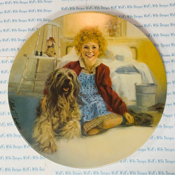 Annie collectors plate from the knowles company Annie and Sandy #F9845 first issue 8 1/2 inches diameter by William Chambers 1982