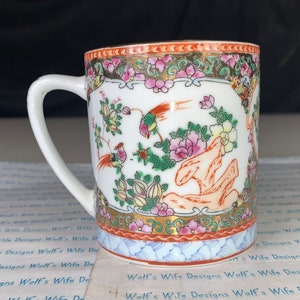 Beautiful Chinese with Chinese artwork teacup normal size teacup with gold color accents