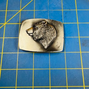 The great American buckle, Co., Chicago Limited, edition signed, bear belt, buckle, solid pewter, signed VIP serial # 513 broken nail !!!