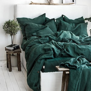Linen Bedding Set in Jungle Green. 3 Piece Set in King, Queen, Twin, Full, Double sizes. Linen bedding set: 2 Pillowcases & Duvet Cover.