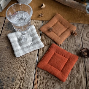 Mjuka linneunderlägg med vaddering – Tygquiltade cocktailunderlägg – Fyrkantiga kaffemuggunderlägg