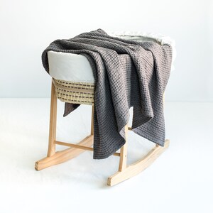 CHARCOAL GREY LINEN Baby Blanket. Soft Waffle Baby Blanket in Charcoal Gray. Nursery Bed Throw in Dark Grey. Toddler Bed Waffle Linen Cover.