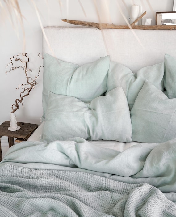 Linen Pillowcase in Mint Standard, Queen, King, Body
