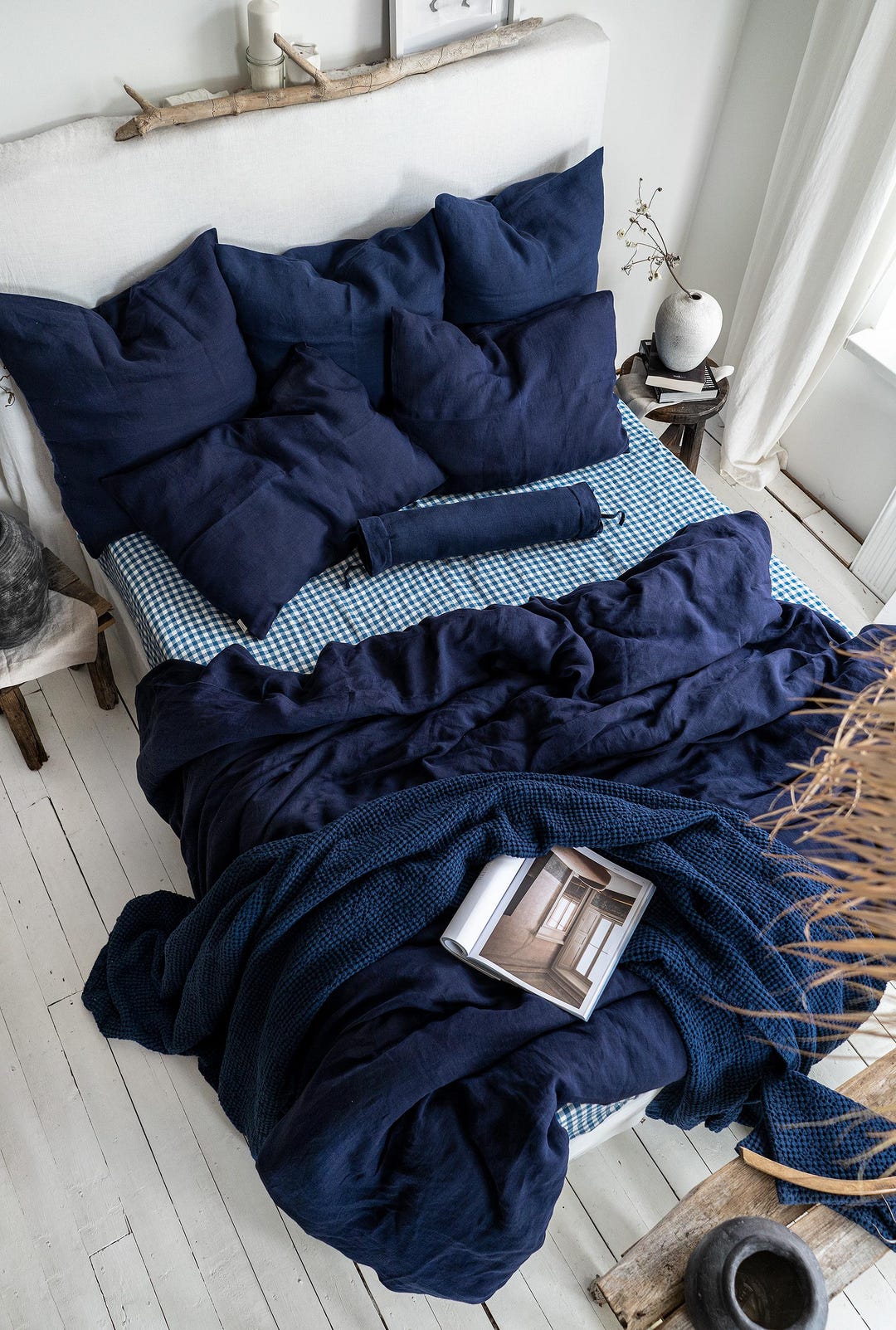 ミッドナイトブルーのリネン寝具セット、枕カバー2枚と羽毛布団カバー