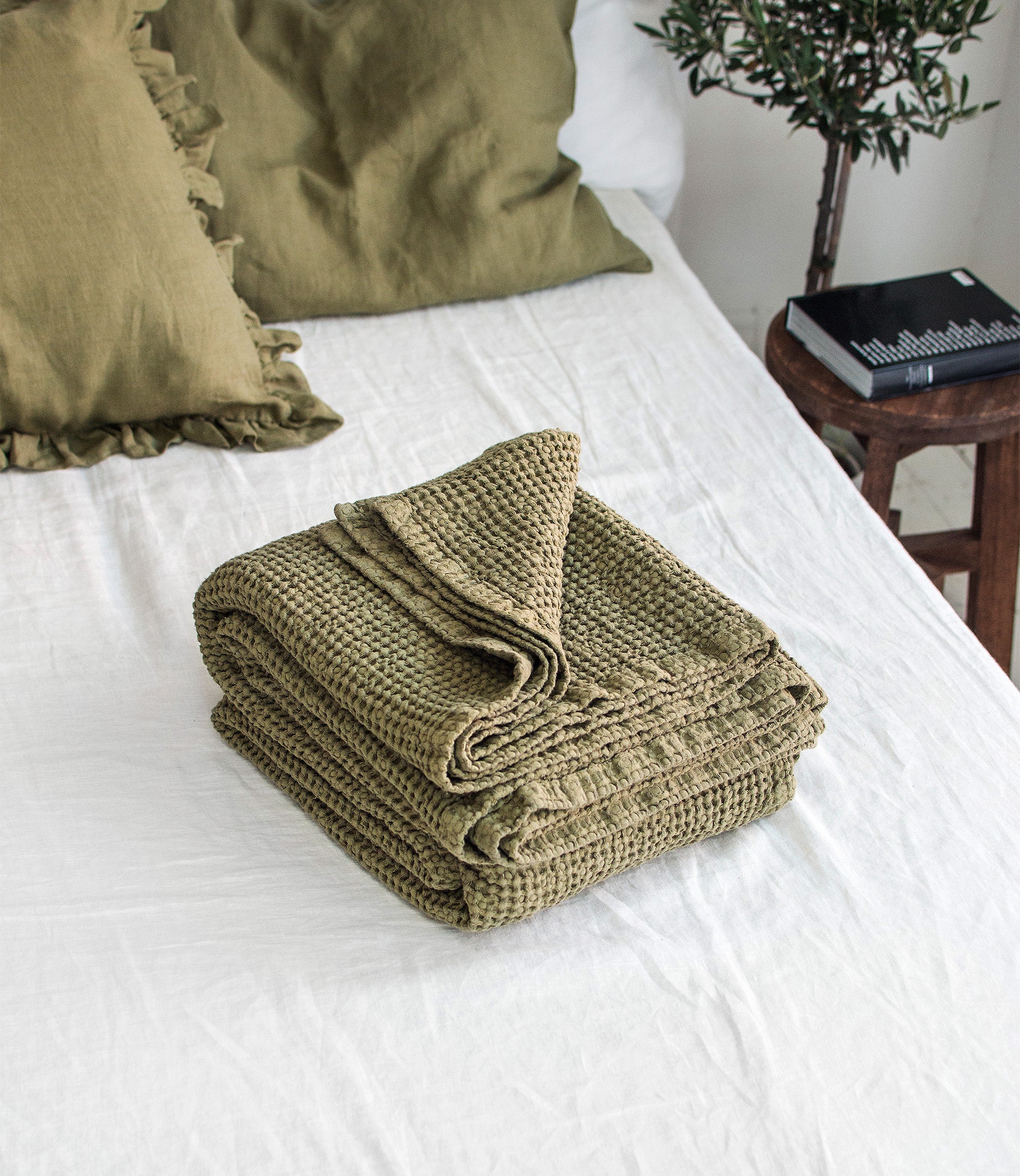 Olive green online bed blanket