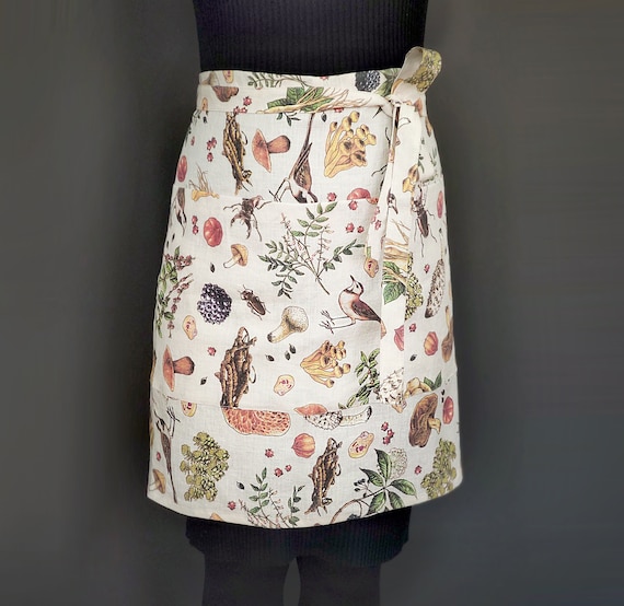 MUSHROOM WAIST APRON. Unique Vintage Encyclopedia Mushroom Print Apron for Kitchen chef & Cooking. Natural softened linen apron unisex.