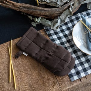 Quilted Linen Oven Glove in Walnut - Eco Friendly Kitchen Mitt - Heat Resistant Cooking Glove Chocolate