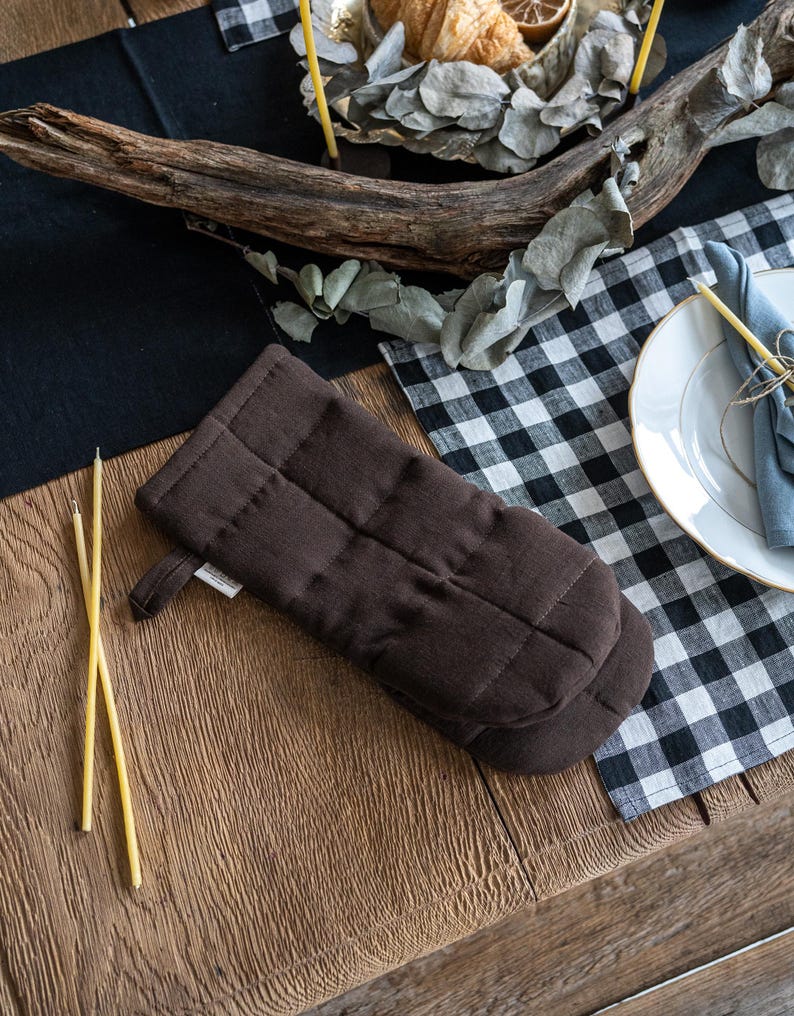 Quilted Linen Oven Glove in Walnut - Eco Friendly Kitchen Mitt - Heat Resistant Cooking Glove Chocolate