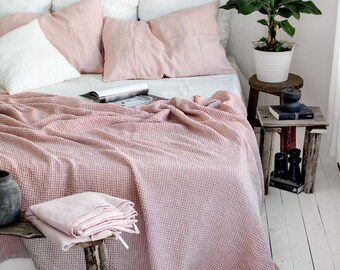 DUSTY ROSE WAFFLE Blanket. Stonewashed Linen Waffle Throw in Dusty Pink. Throw Blanket in Woodrose. Light Rose Linen-Cotton Rose Bed Cover.