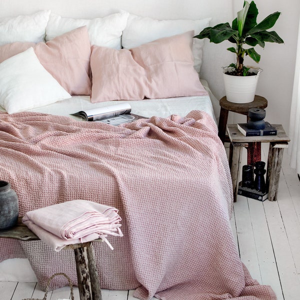 DUSTY ROSE WAFFLE Blanket. Stonewashed Linen Waffle Throw in Dusty Pink. Throw Blanket in Woodrose. Light Rose Linen-Cotton Rose Bed Cover.