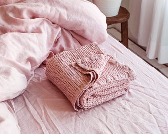 DUSTY ROSE WAFFLE Blanket. Stonewashed Linen Waffle Throw in Dusty Pink. Throw Blanket in Woodrose. Light Rose Linen Cotton Rose Bed Cover